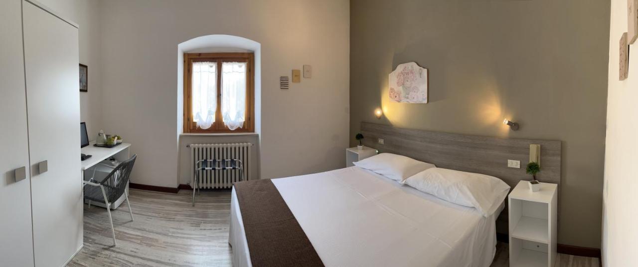 Hotel Mom Assisi ซานตามาเรียเดกลิอันเจลิ ภายนอก รูปภาพ