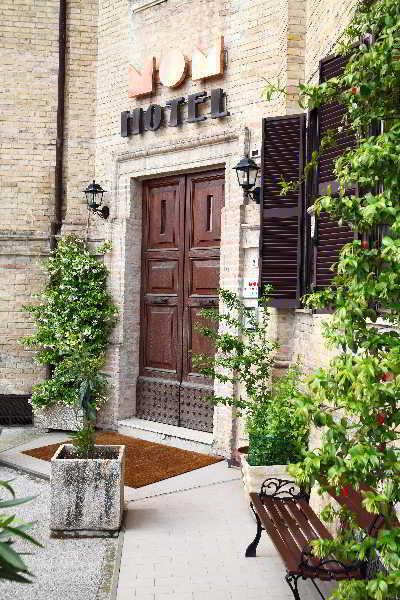 Hotel Mom Assisi ซานตามาเรียเดกลิอันเจลิ ภายนอก รูปภาพ